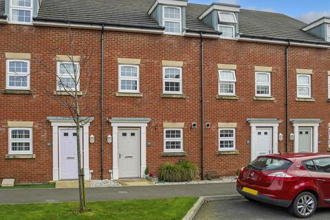 4 bedroom townhouse for sale, Blackbourne Chase, Littlehampton BN17