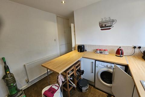 2 bedroom flat for sale, Bridlington Avenue, Salford M6