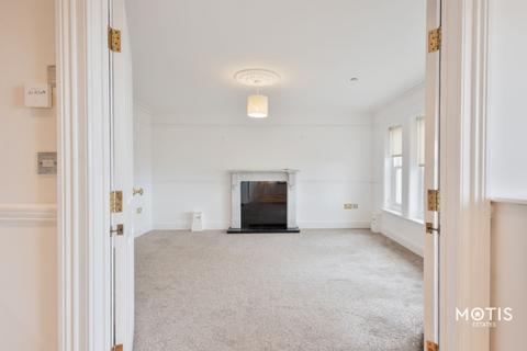 2 bedroom apartment to rent, Marine Crescent, Folkestone, CT20