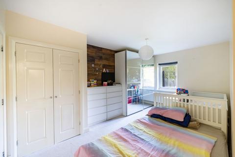 12 Roundburrow Close, Warlingham, CR6 9TT