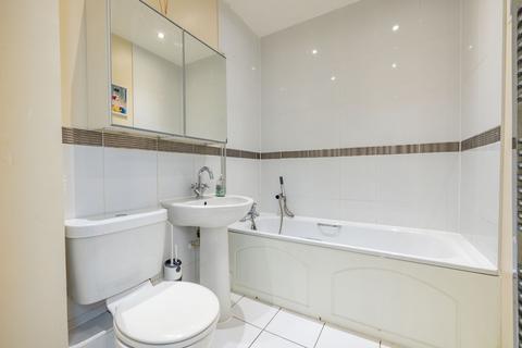 12 Roundburrow Close, Warlingham, CR6 9TT