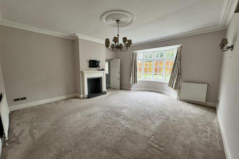 4 bedroom detached house to rent, Broad Lane, Hale