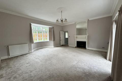 4 bedroom detached house to rent, Broad Lane, Hale