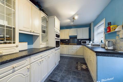 3 bedroom semi-detached house for sale, Lee Road, Aylesbury, Buckinghamshire