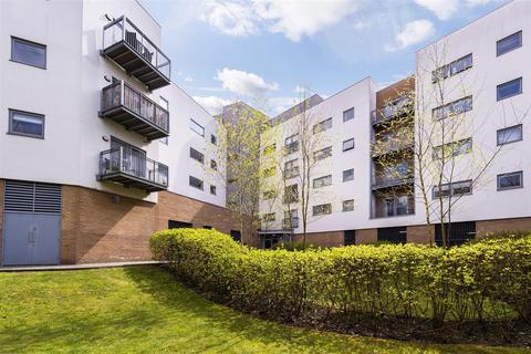 2 bedroom flat for sale, Sovereign Way, Tonbridge