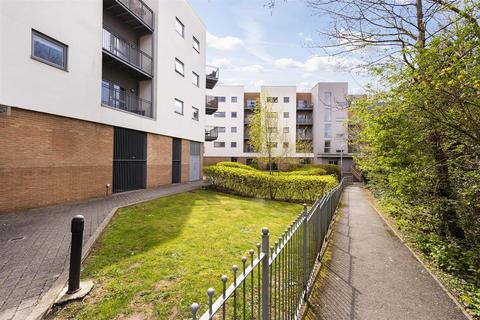 2 bedroom flat for sale, Sovereign Way, Tonbridge