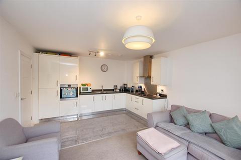 2 bedroom flat for sale, Sovereign Way, Tonbridge