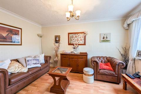 2 bedroom end of terrace house for sale, Firsway, Leigh