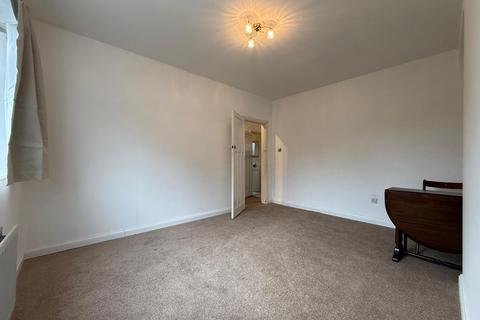 2 bedroom flat to rent, Elmbrook Gardens, Eltham, SE9