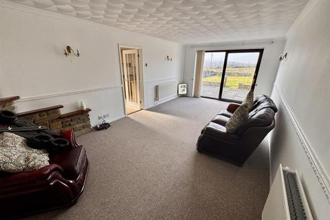 4 bedroom detached bungalow for sale, Llandeilo Road, Upper Brynamman, Ammanford