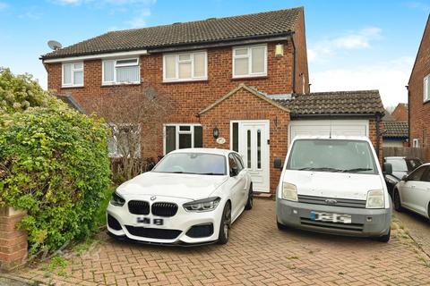 3 bedroom semi-detached house to rent, Townsend Road Snodland ME6