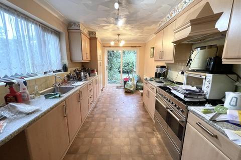 4 bedroom detached bungalow for sale, Fishpond Lane, Holbeach, Spalding