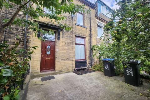 3 bedroom terraced house to rent, Lily Street, BD8 7PQ