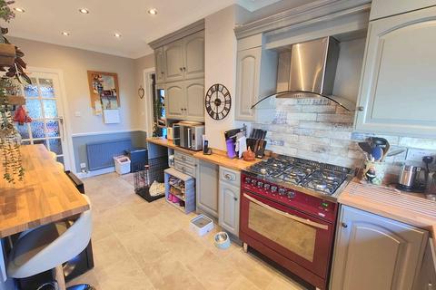 3 bedroom semi-detached house for sale, Yew Park, Brighouse HD6