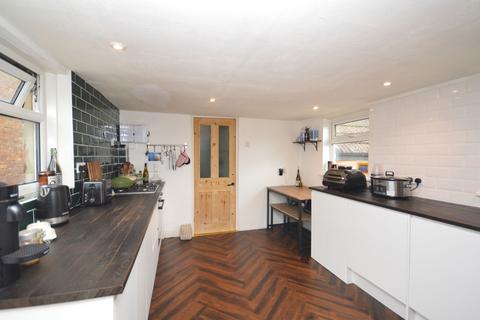 2 bedroom flat for sale, St. Johns Church Road, Folkestone CT19