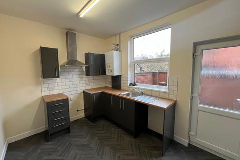 2 bedroom terraced house to rent, Scholes Street, Rochdale OL11