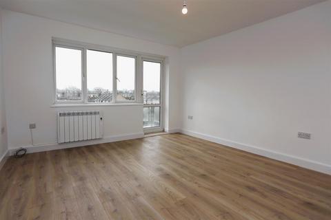 2 bedroom flat to rent, Wilbury Avenue, Hove