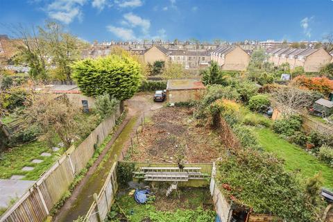 2 bedroom flat to rent, Wilbury Avenue, Hove