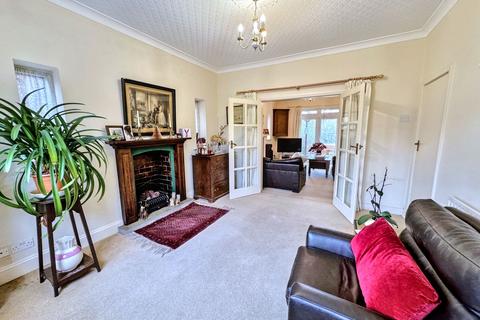 3 bedroom detached house for sale, Stand Close, Whitefield, M45