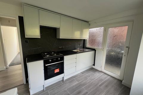 2 bedroom apartment to rent, Brendon Avenue, Luton LU2