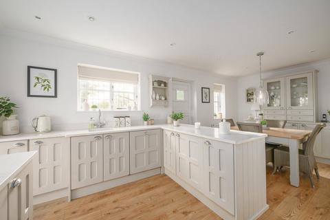 29 Whitby Avenue, Ingrave, Brentwood, CM13 3NT