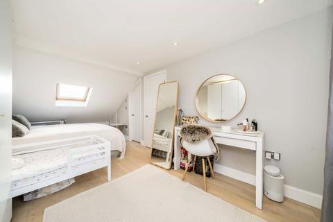 3 bedroom flat for sale, Greenham Road, London N10