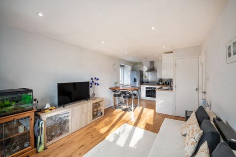 1 bedroom flat for sale, Lynwood Road, Redhill, RH1