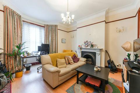 2 bedroom flat to rent, Carminia Road, Balham, London, SW17