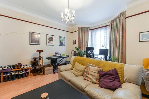 2 bedroom flat to rent, Carminia Road, Balham, London, SW17