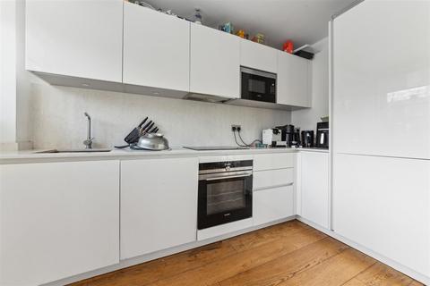 3 bedroom flat to rent, Brixton Water Lane, SW2