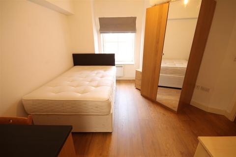 3 bedroom apartment to rent, Pandongate House, City Centre