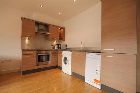 3 bedroom apartment to rent, Pandongate House, City Centre