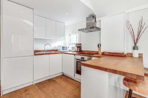 7b Albert Bridge Road, Battersea, London, SW11 4PX