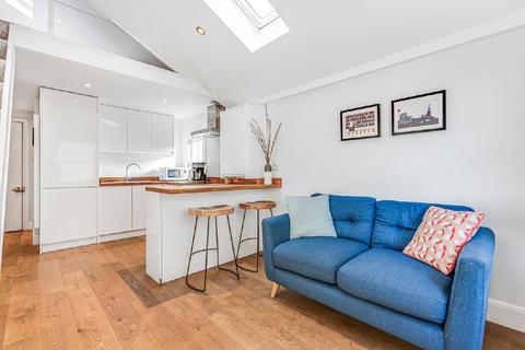 7b Albert Bridge Road, Battersea, London, SW11 4PX
