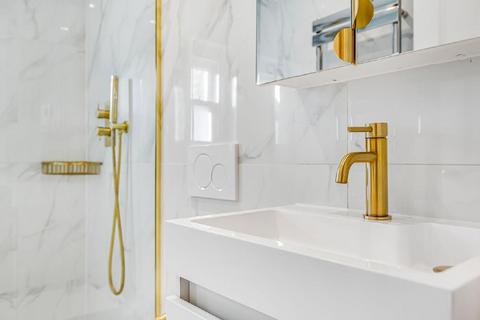 7b Albert Bridge Road, Battersea, London, SW11 4PX