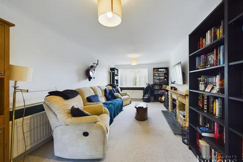 3 bedroom end of terrace house for sale, Stag Hill, Basingstoke RG22