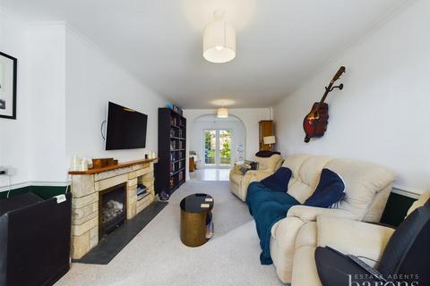 107 Stag Hill, Basingstoke, RG22 6JE