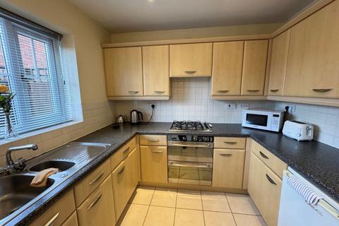 2 bedroom house to rent, Commongate, Macclesfield