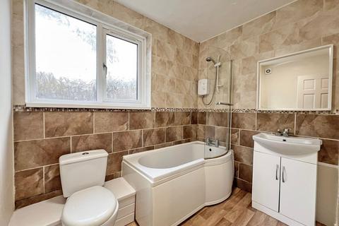 3 bedroom flat for sale, St. Michaels Court, Wolverhampton, WV6