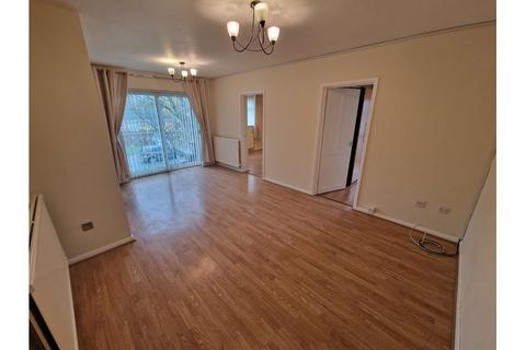 2 bedroom flat to rent, Seville Court, Taunton TA1