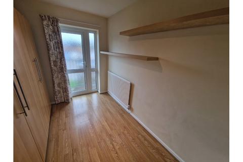 2 bedroom flat to rent, Seville Court, Taunton TA1