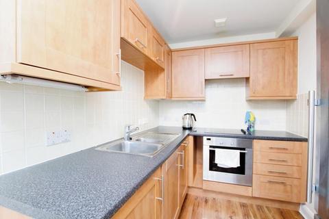 2 bedroom flat to rent, Lower Burlington Road, Bristol BS20