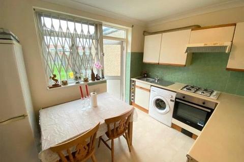 2 bedroom terraced house to rent, Oakleigh Road, Hillingdon, UB10