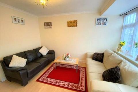 2 bedroom terraced house to rent, Oakleigh Road, Hillingdon, UB10