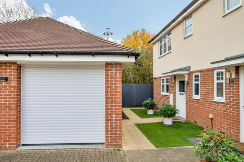 3 bedroom semi-detached house for sale, Carter Drive, Horsham RH12