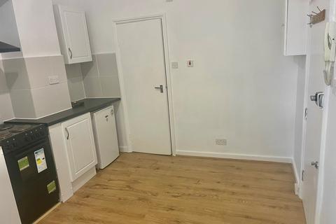 Studio to rent, Loveridge Road, Kilburn London NW6