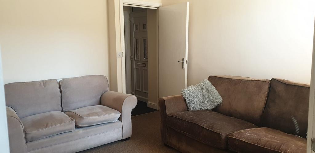 23 Severn Street lounge 2.jpeg