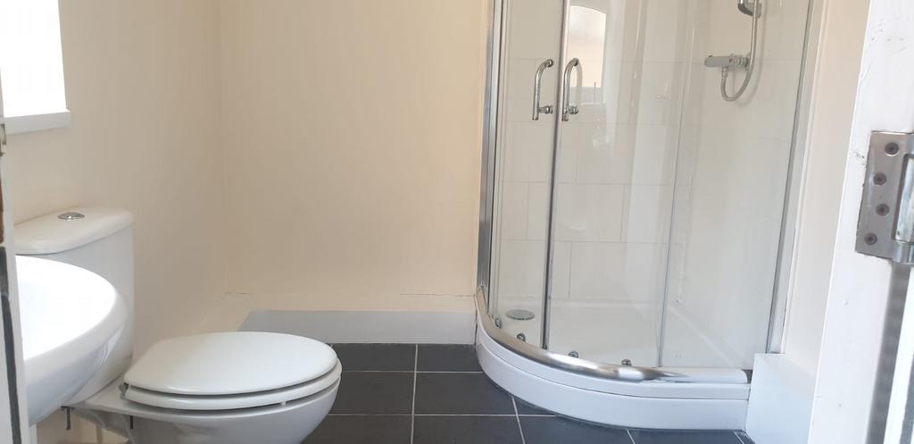 Severn Street bathroom.jpeg