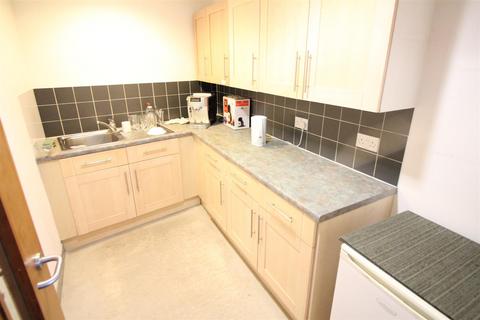 Property to rent, High Street, Uxbridge