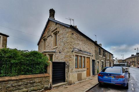 2 bedroom end of terrace house to rent, King Street, Whalley